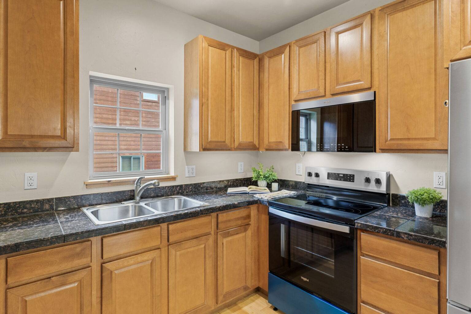 15-web-or-mls-897 Mulligan St-15