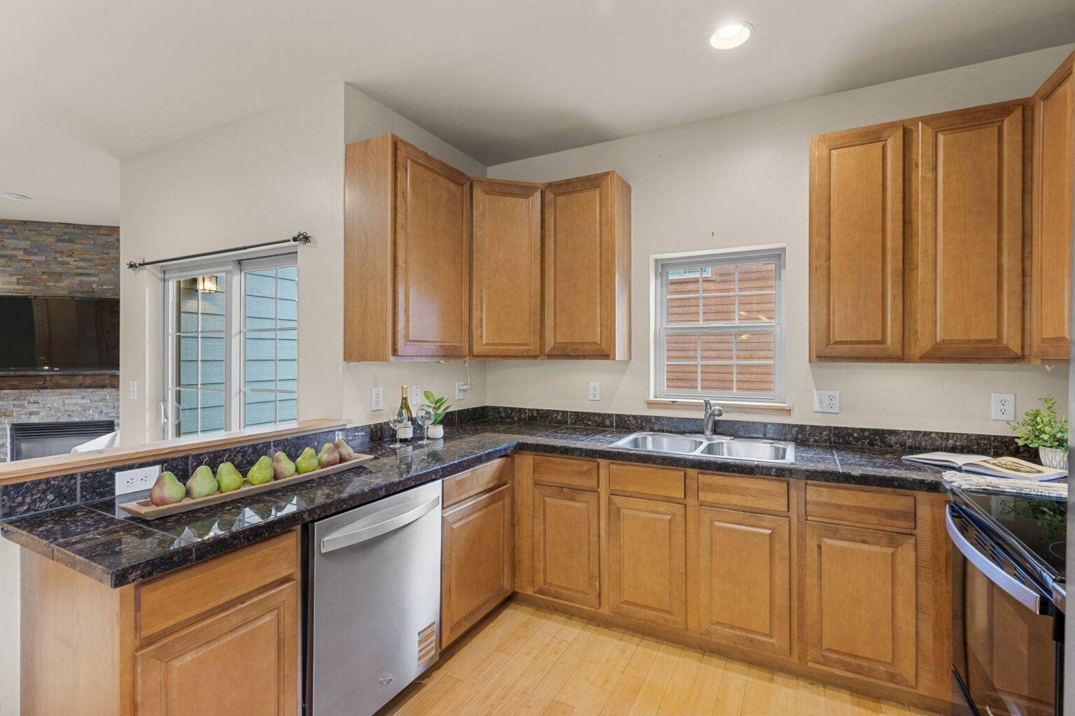 18-web-or-mls-897 Mulligan St-18