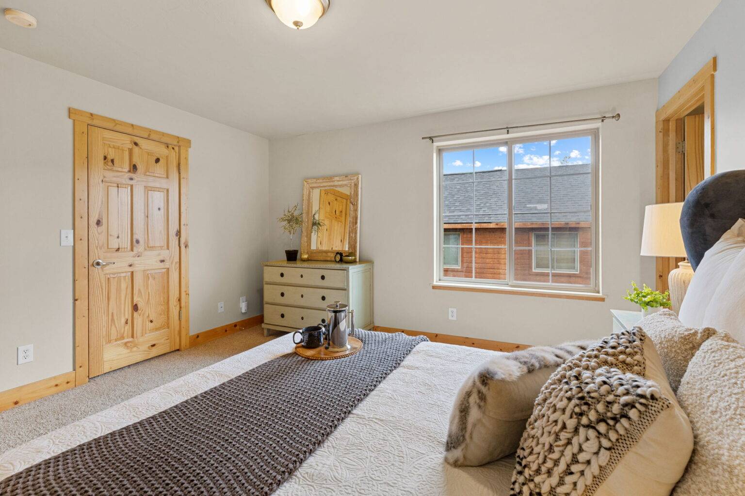 27-web-or-mls-897 Mulligan St-27