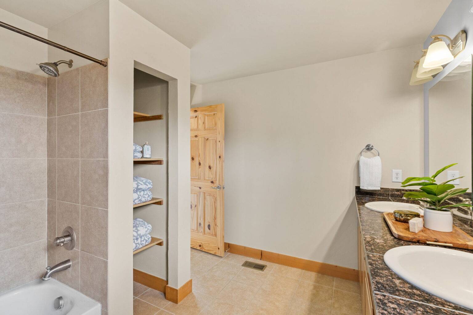 33-web-or-mls-897 Mulligan St-33