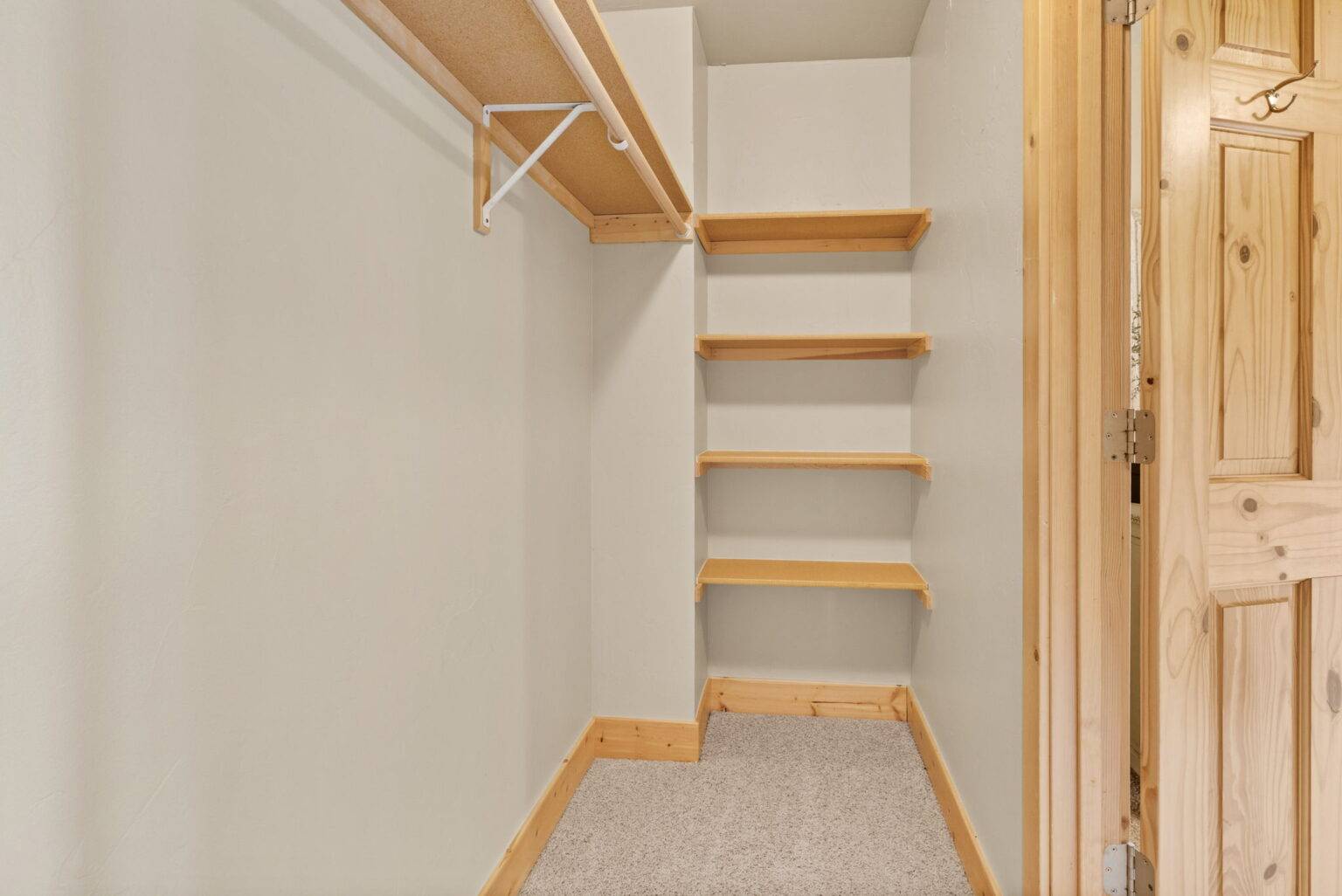 34-web-or-mls-897 Mulligan St-34