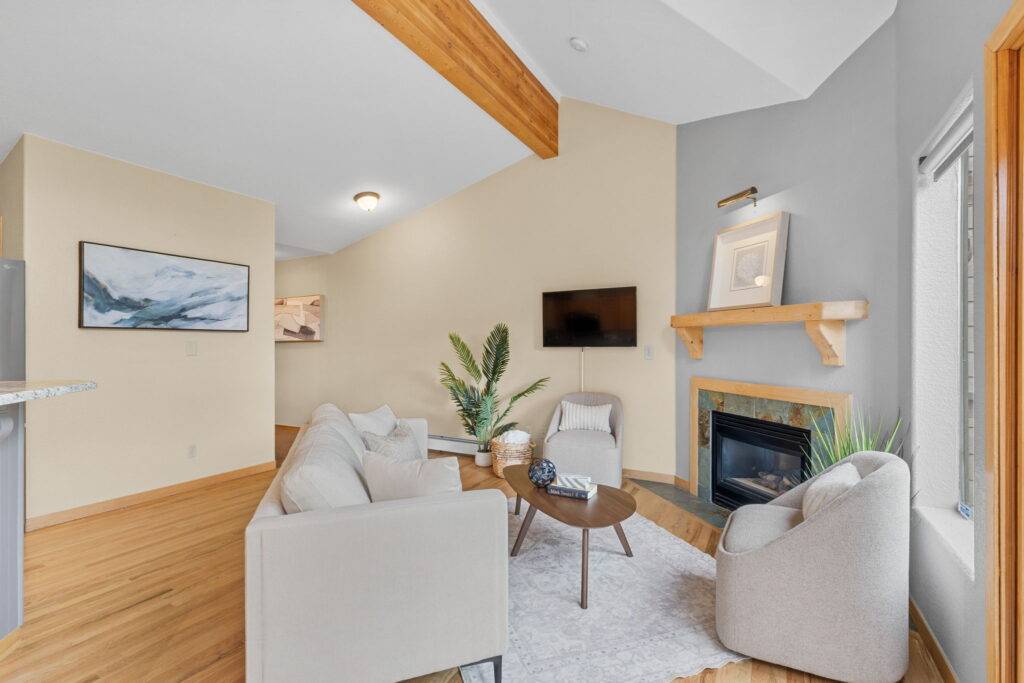 24 web or mls 803 Lakepoint Ct B 24 1