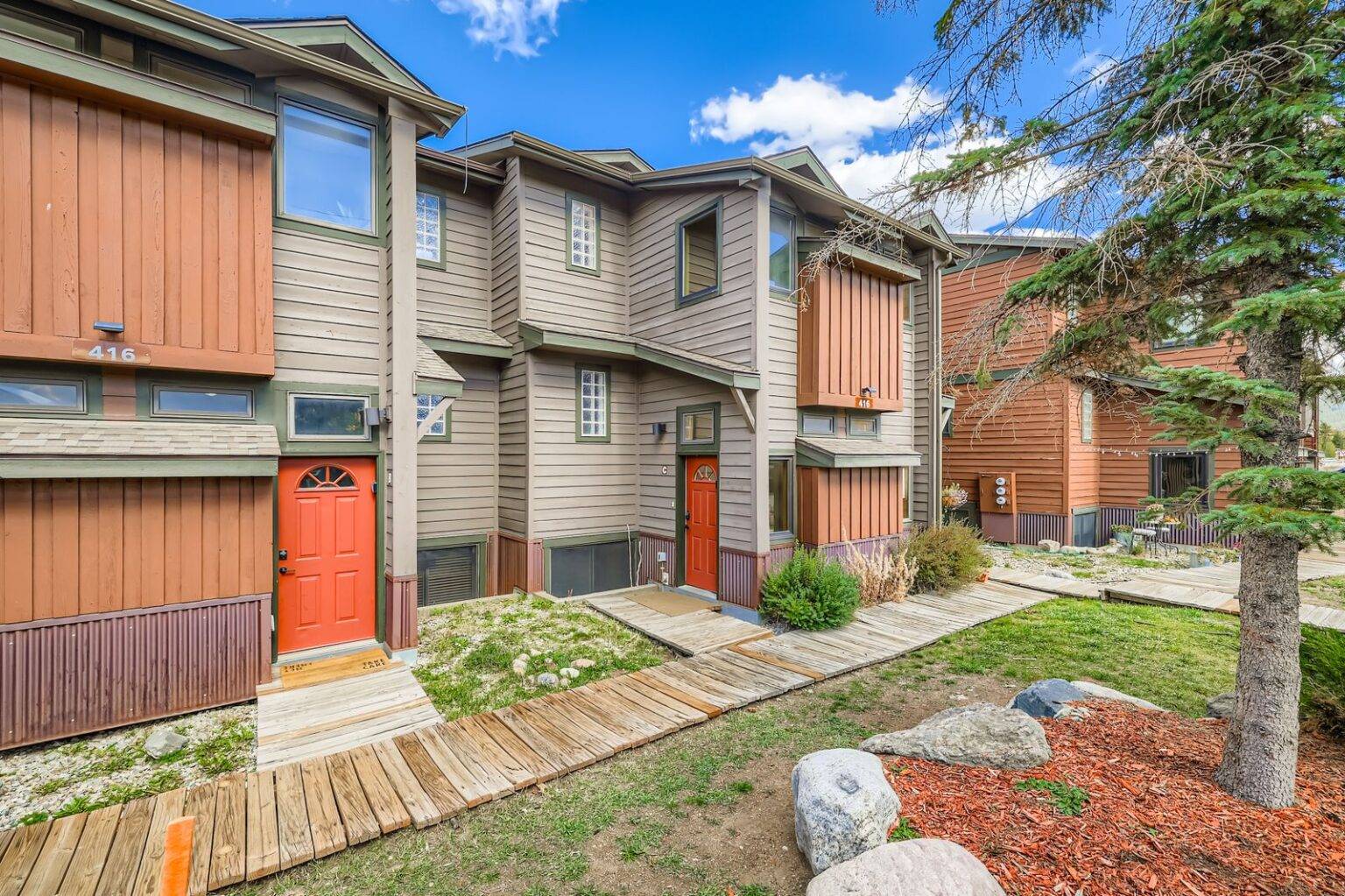 416 C Bayview Dr - MLS Sized - 002 - 03 Exterior Front