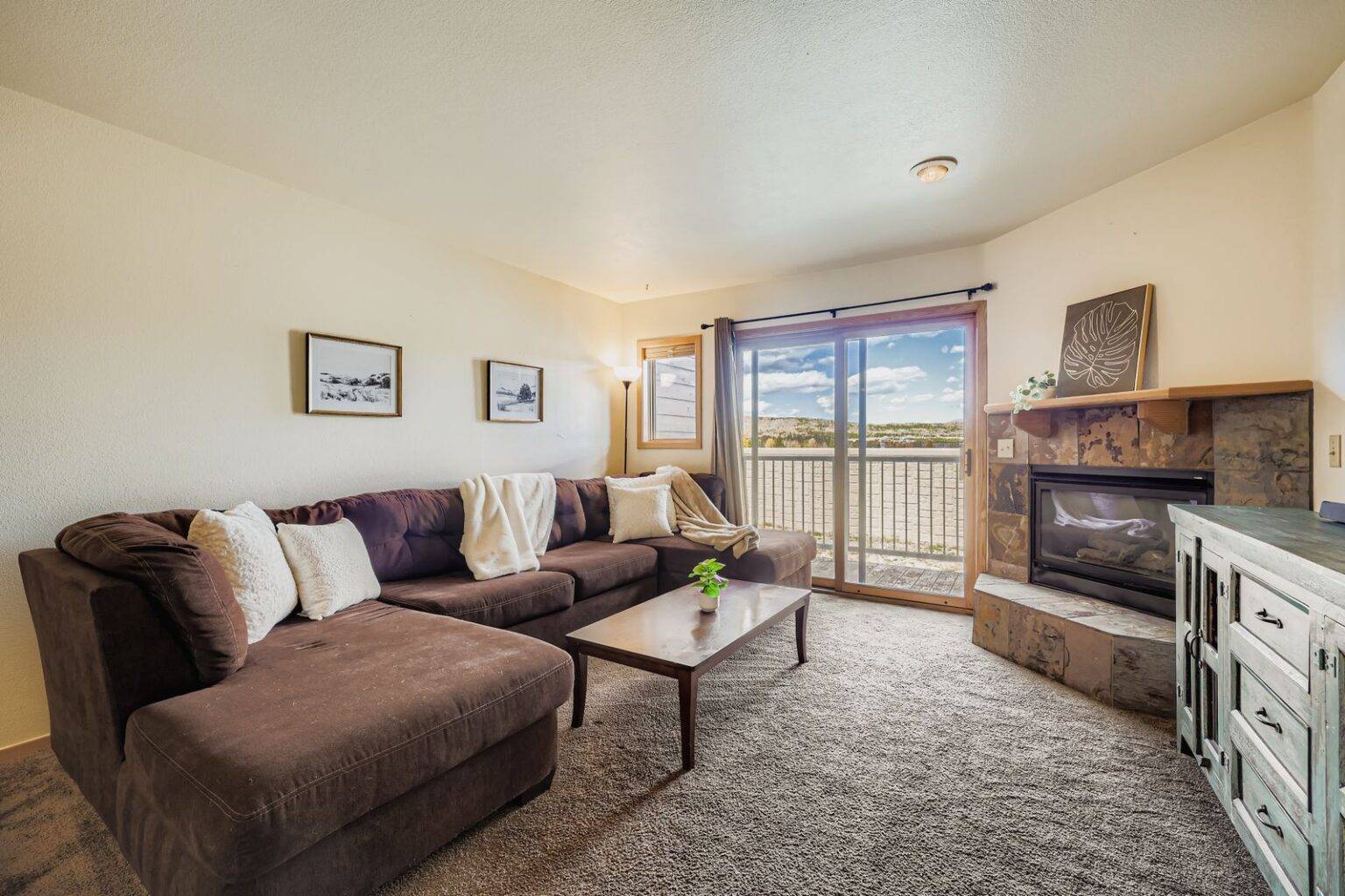 416 C Bayview Dr - MLS Sized - 004 - 05 Living Room