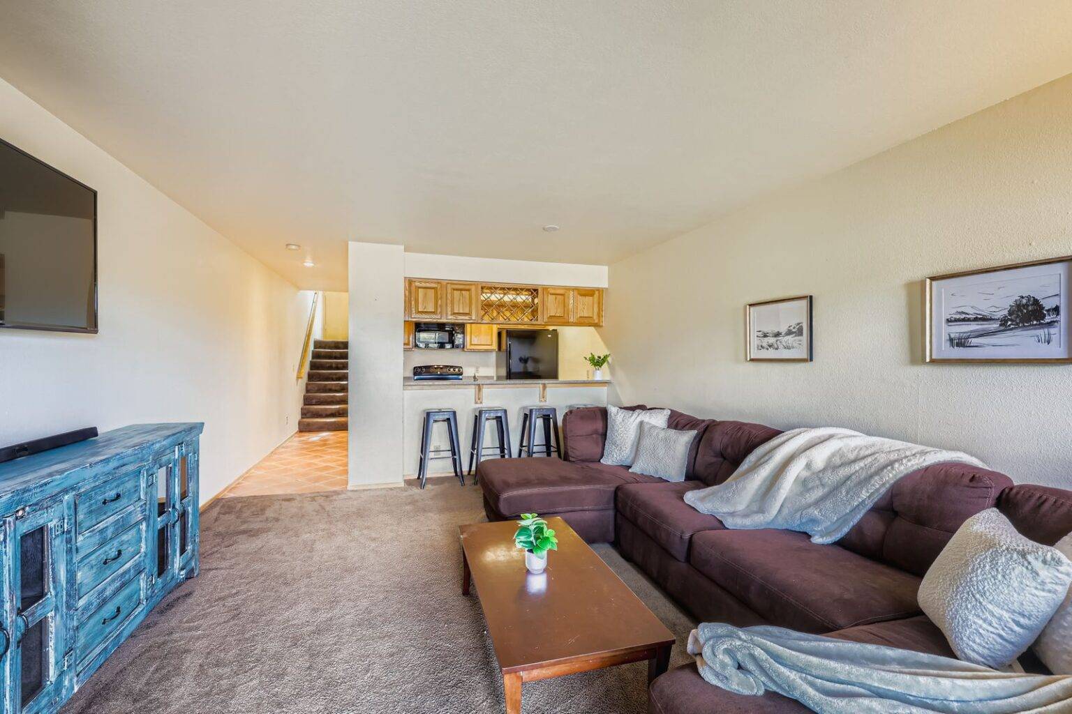 416 C Bayview Dr - MLS Sized - 006 - 07 Living Room