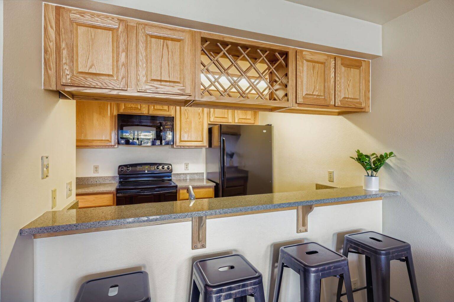 416 C Bayview Dr - MLS Sized - 007 - 08 Kitchen