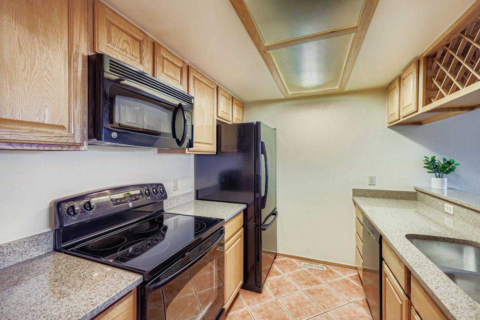 416 C Bayview Dr - MLS Sized - 008 - 09 Kitchen