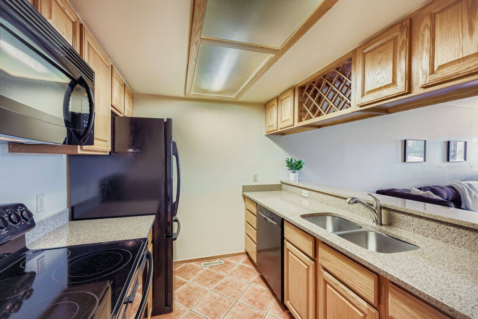 416 C Bayview Dr - MLS Sized - 009 - 10 Kitchen