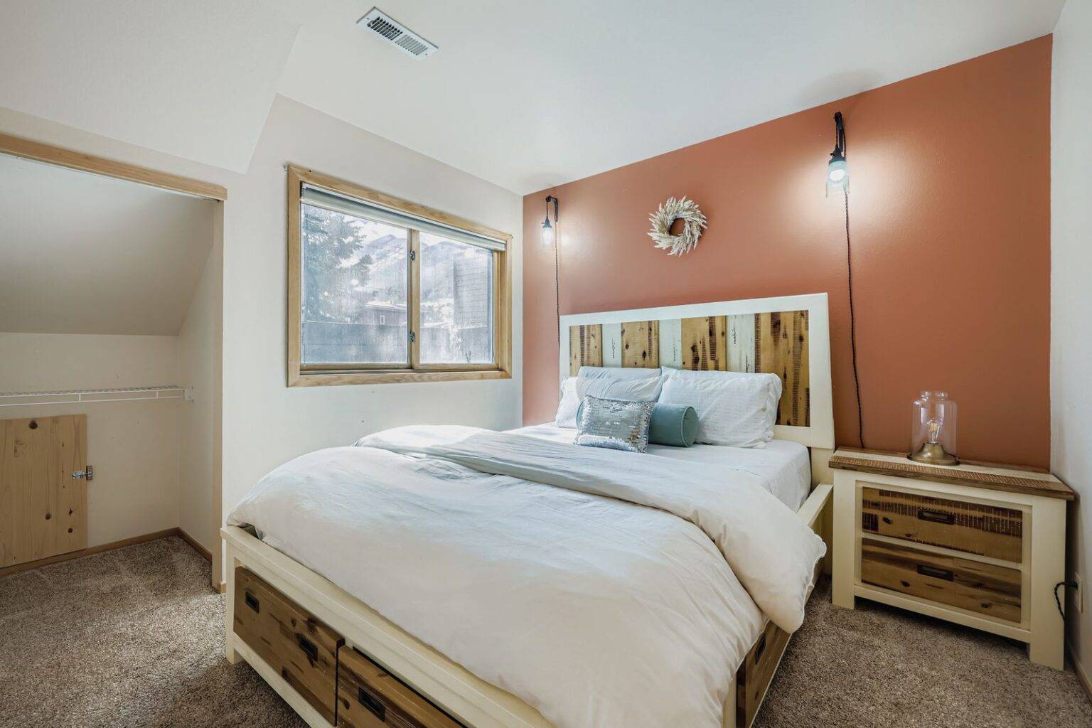 416 C Bayview Dr - MLS Sized - 017 - 18 Lower Level Bedroom