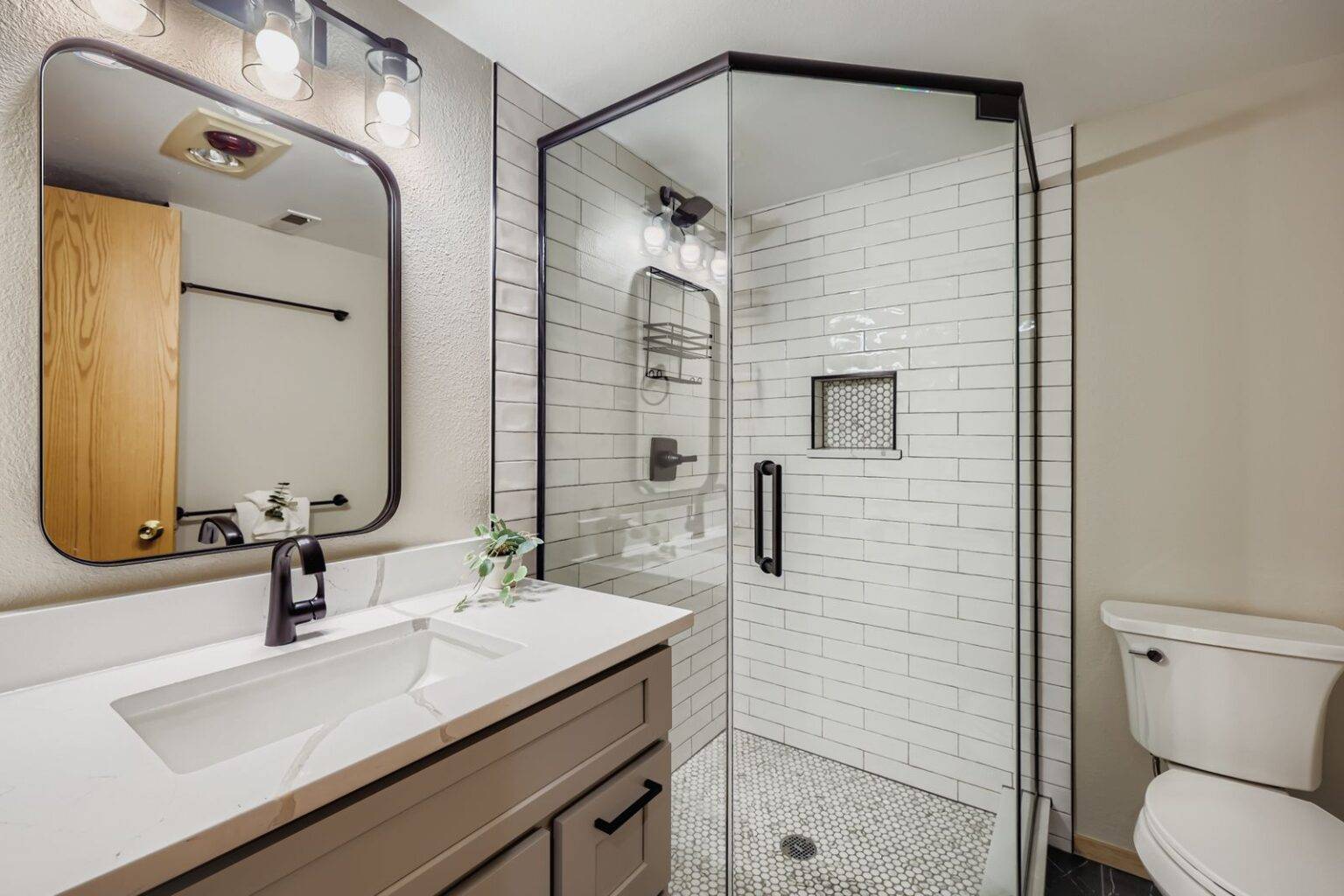 416 C Bayview Dr - MLS Sized - 021 - 22 Lower Level Bathroom