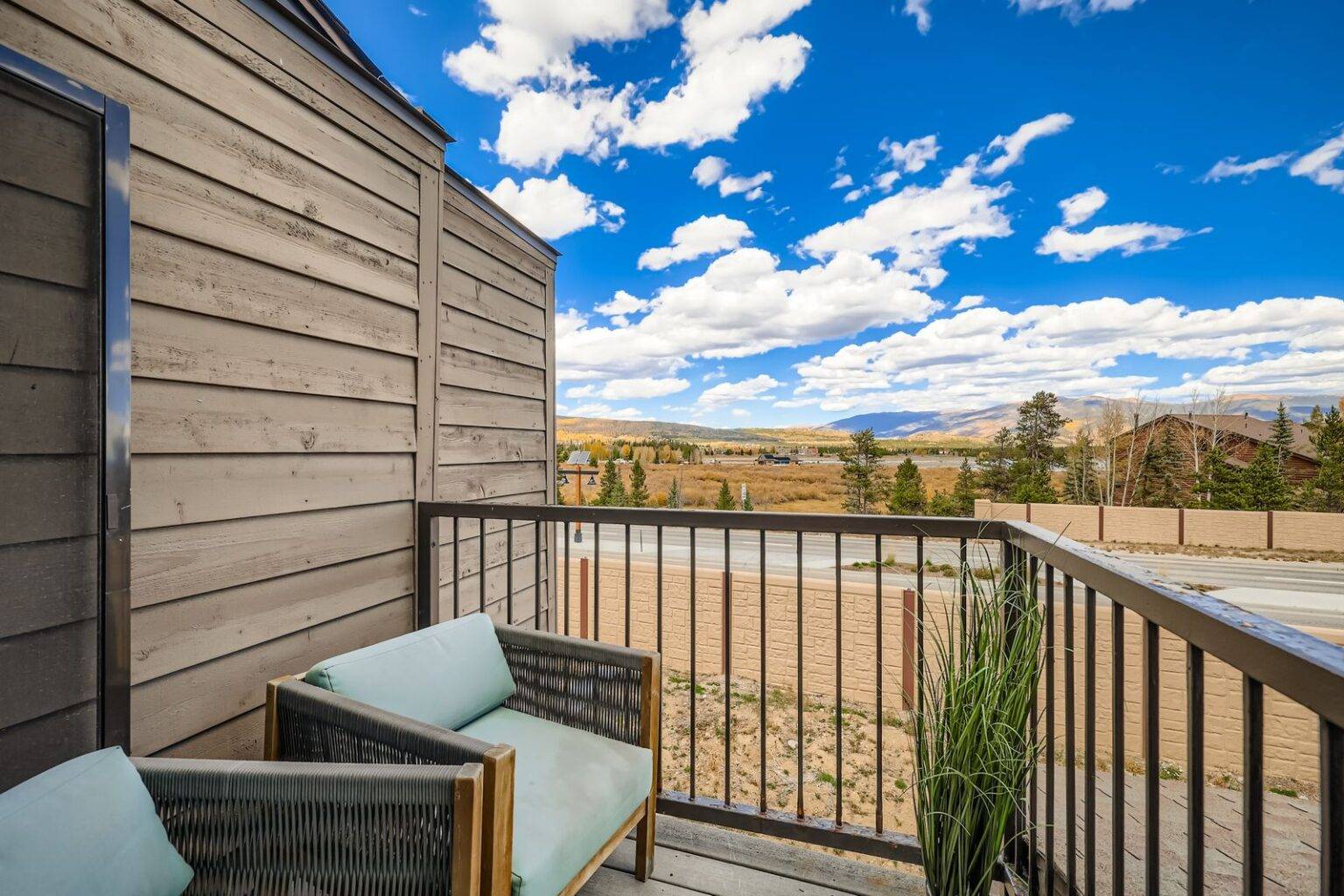416 C Bayview Dr - MLS Sized - 024 - 25 Balcony