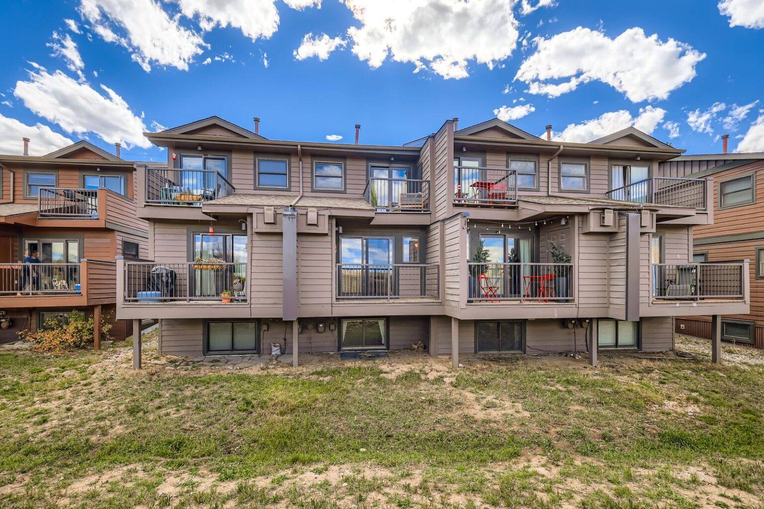 416 C Bayview Dr - MLS Sized - 025 - 27 Exterior Rear