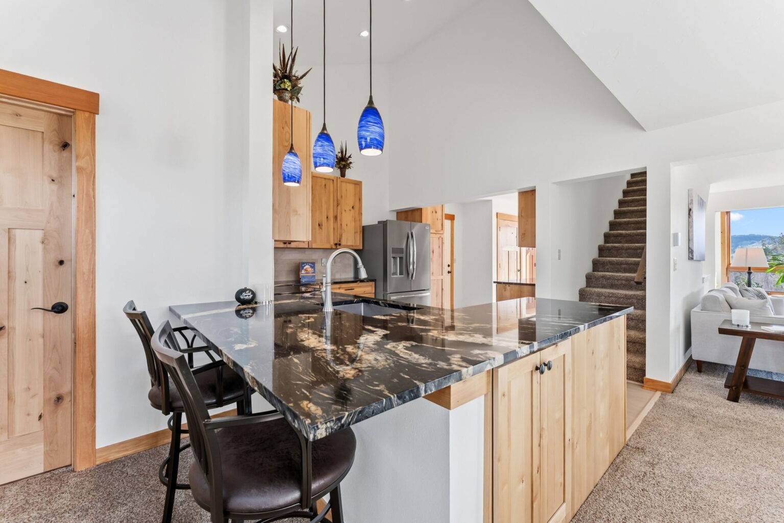 11 - Kitchen - Bar seating