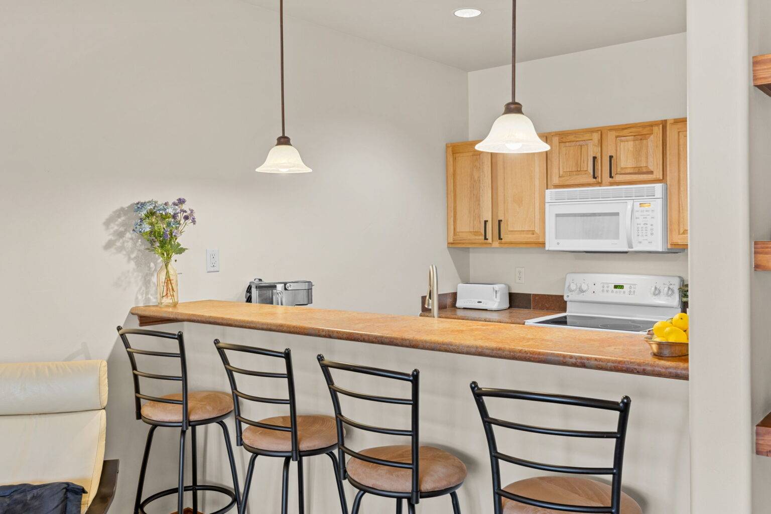 19-web-or-mls-801 Lakepoint Dr B3-19