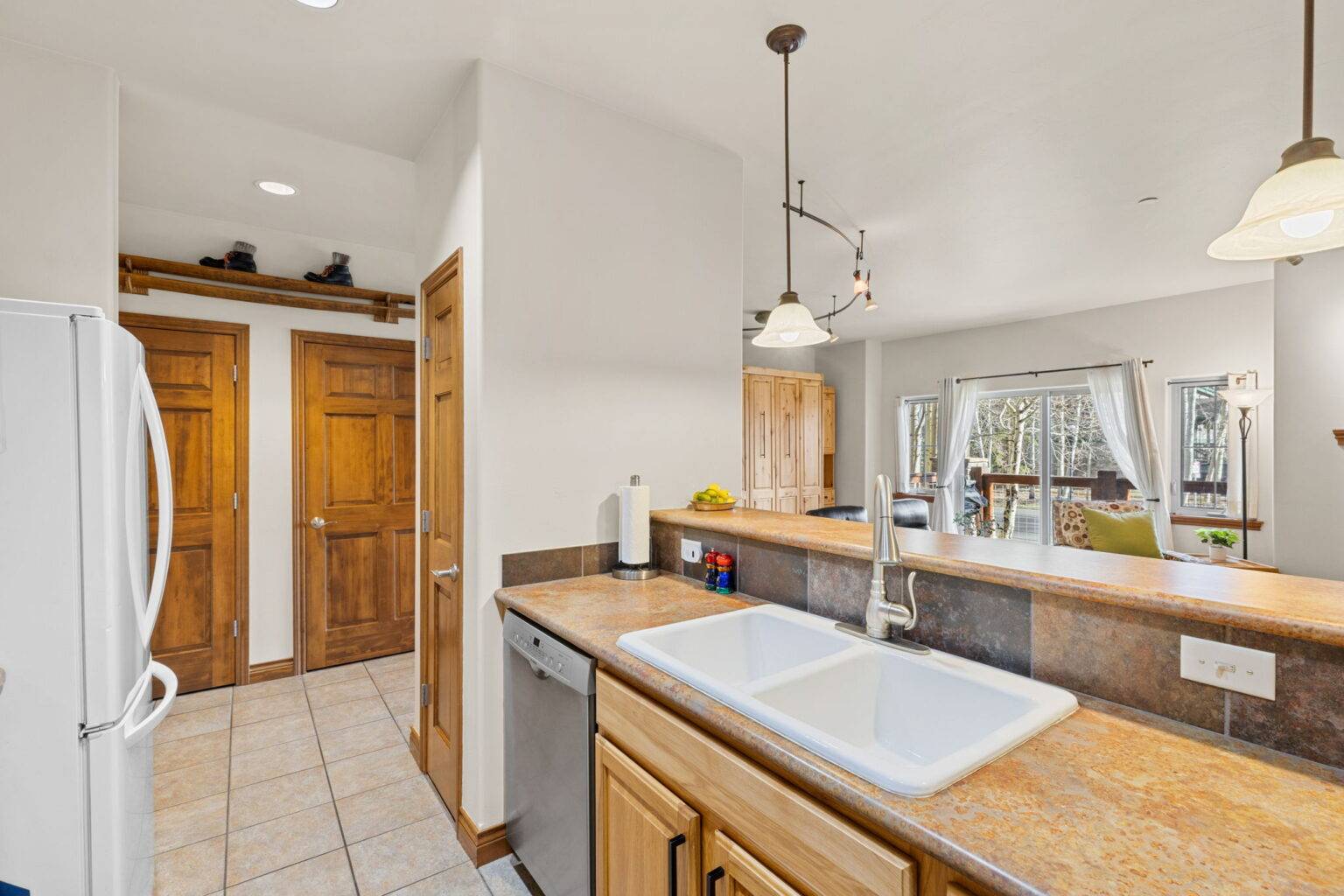 23-web-or-mls-801 Lakepoint Dr B3-23