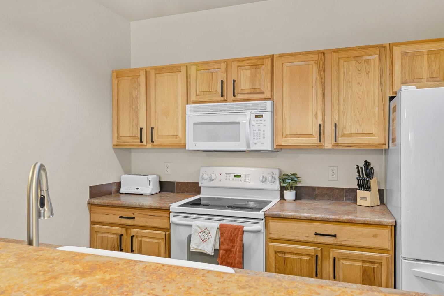 24-web-or-mls-801 Lakepoint Dr B3-24