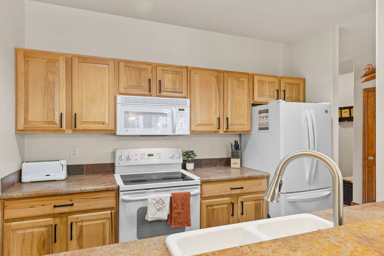 25-web-or-mls-801 Lakepoint Dr B3-25