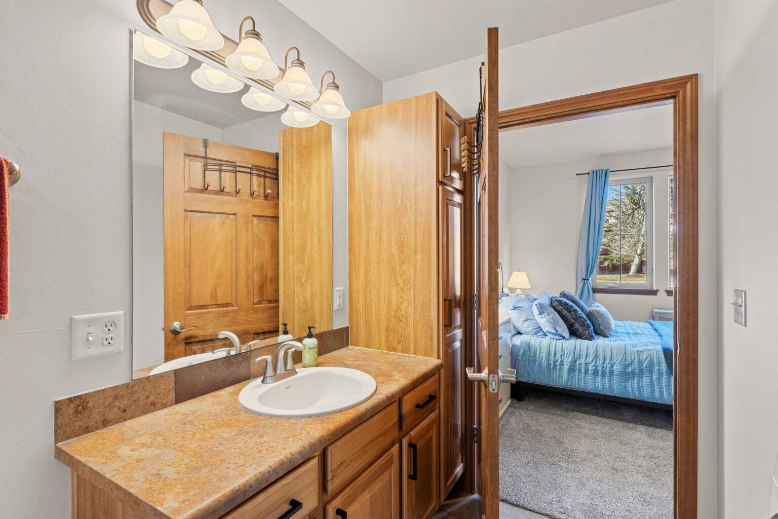 33-web-or-mls-801 Lakepoint Dr B3-33