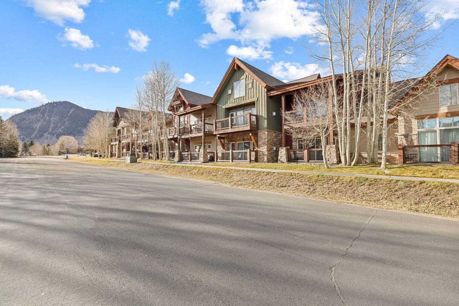 39-web-or-mls-801 Lakepoint Dr B3-39