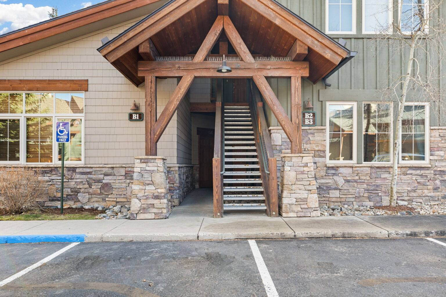 4-web-or-mls-801 Lakepoint Dr B3-4