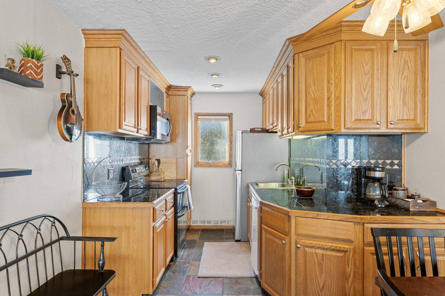 21-web-or-mls-240 La Bonte St bldg 4 unit 47-21