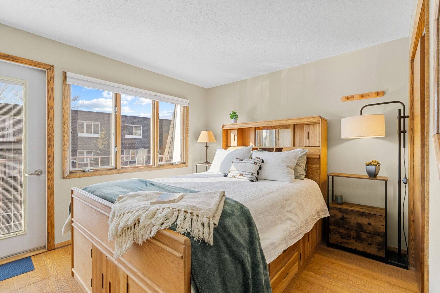 26-web-or-mls-240 La Bonte St bldg 4 unit 47-26