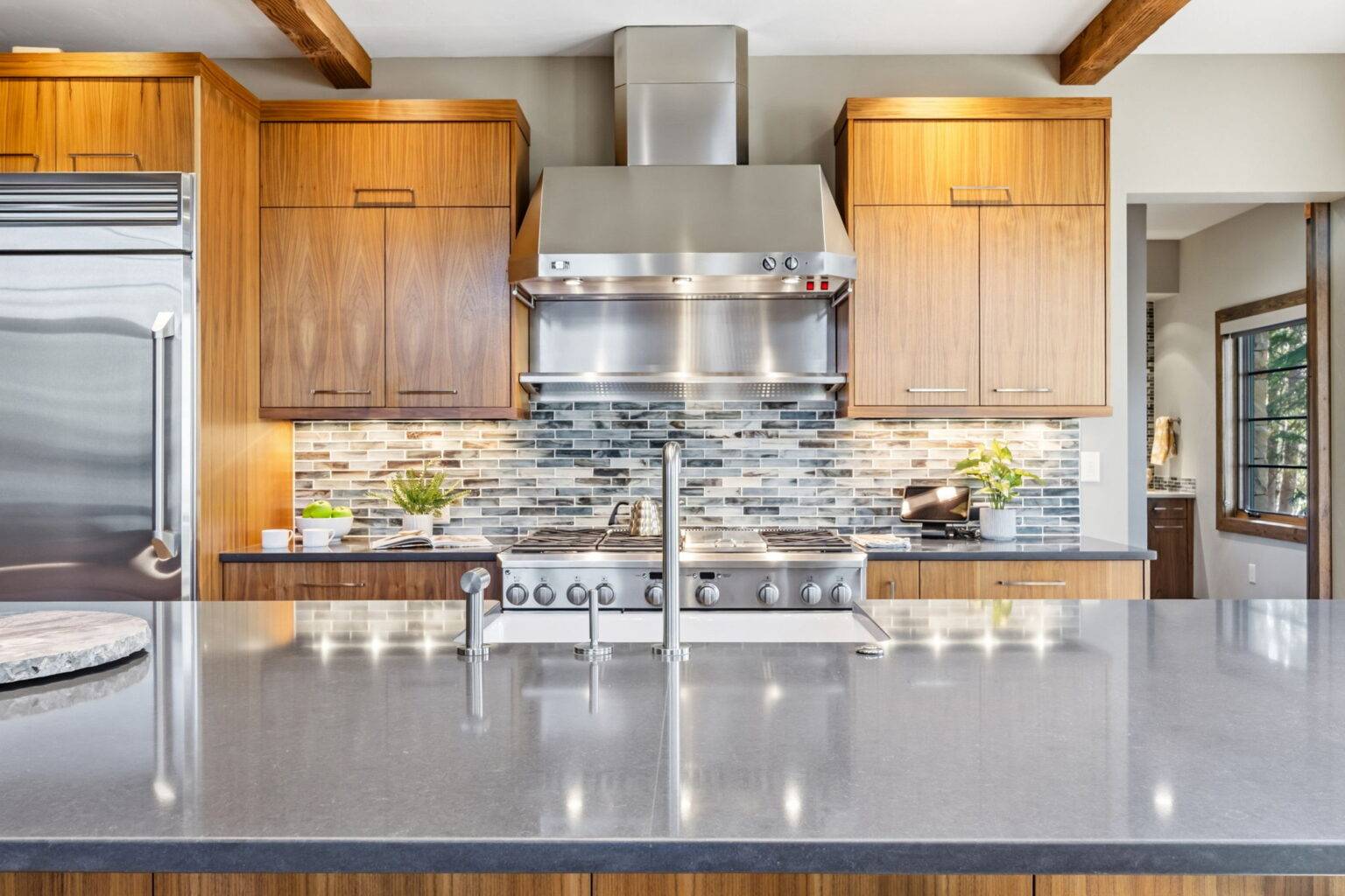 15 - Kitchen - 48_ range and professional hood