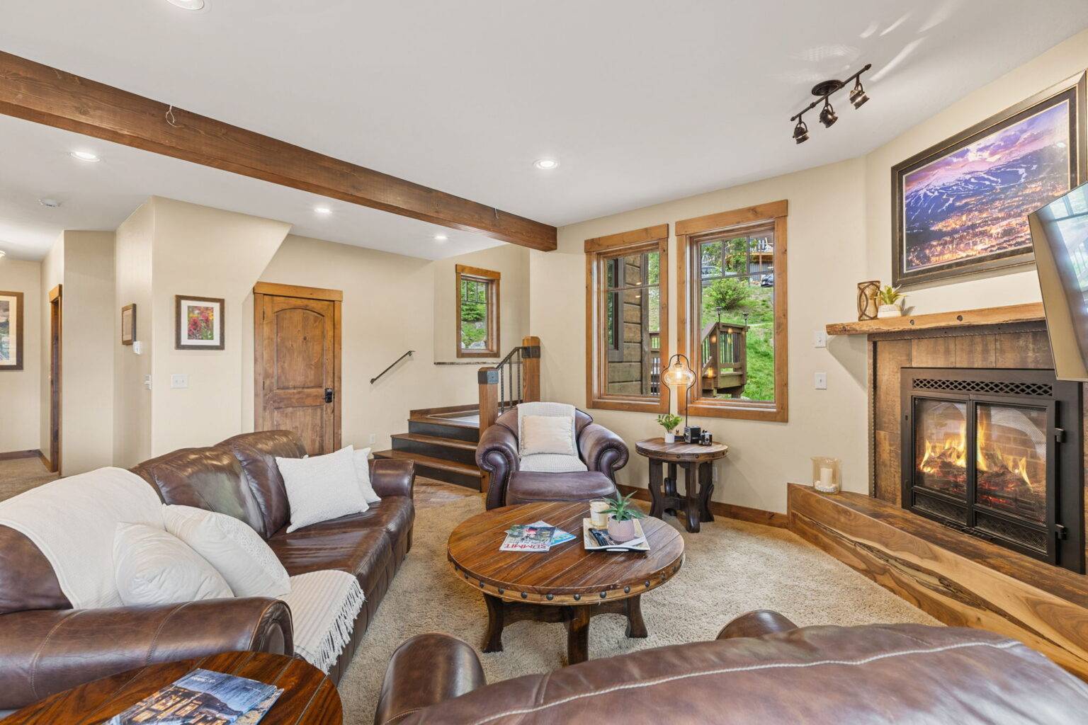24-web-or-mls-861 High Point Dr-24