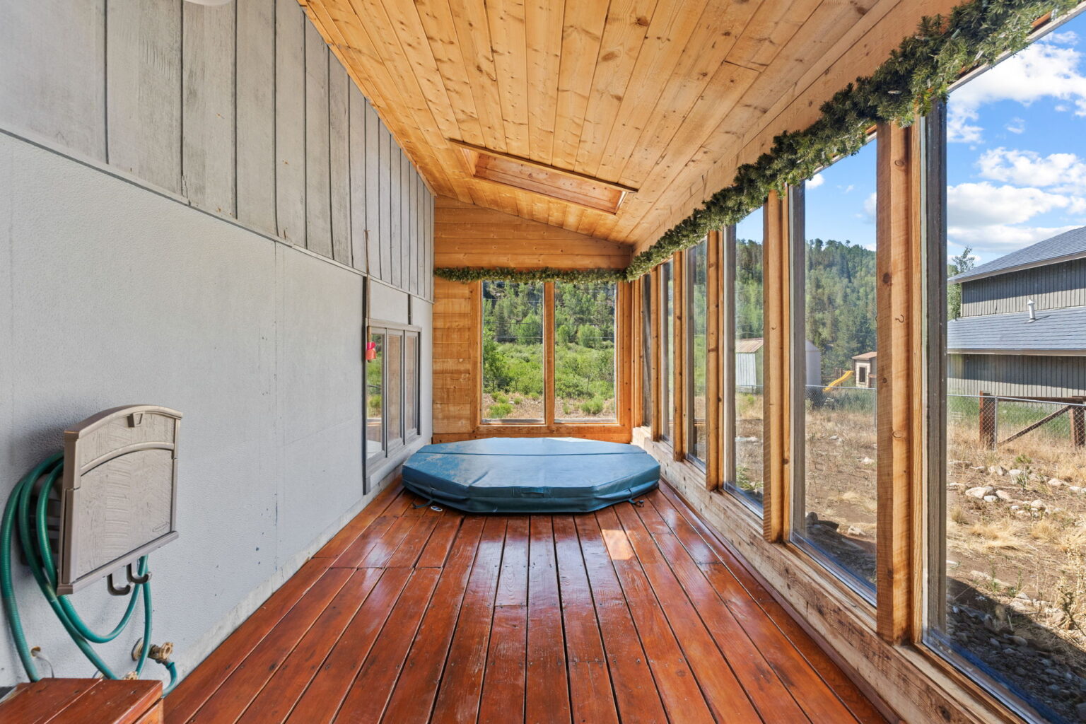 27-web-or-mls-1054 Straight Creek Dr-27