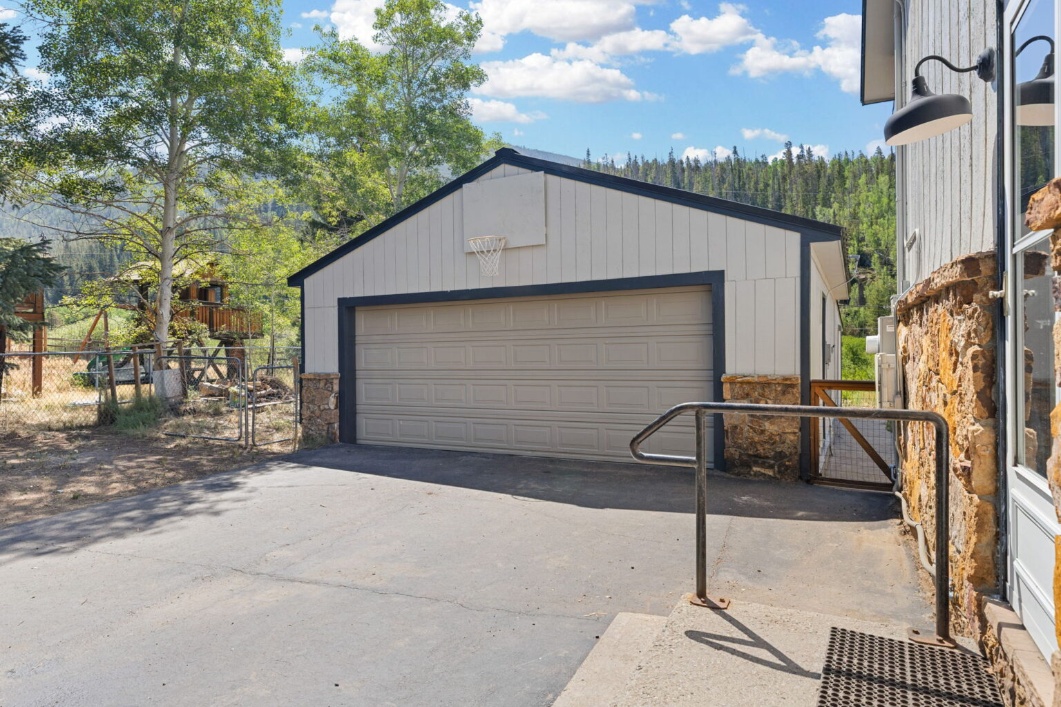 4-web-or-mls-1054 Straight Creek Dr-68