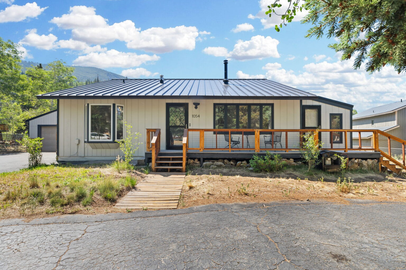 6-web-or-mls-1054 Straight Creek Dr-1