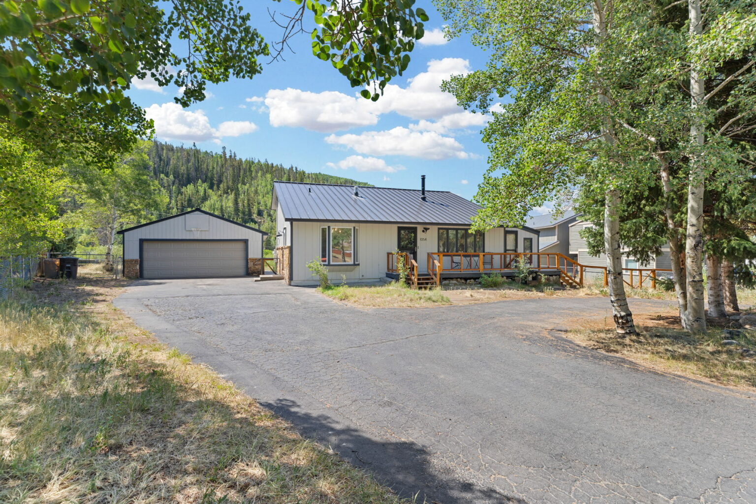 1054 Straight Creek